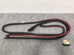 V70/XC70 Vehicle with serial number up to 311919 left front door weather strip door side(126548)