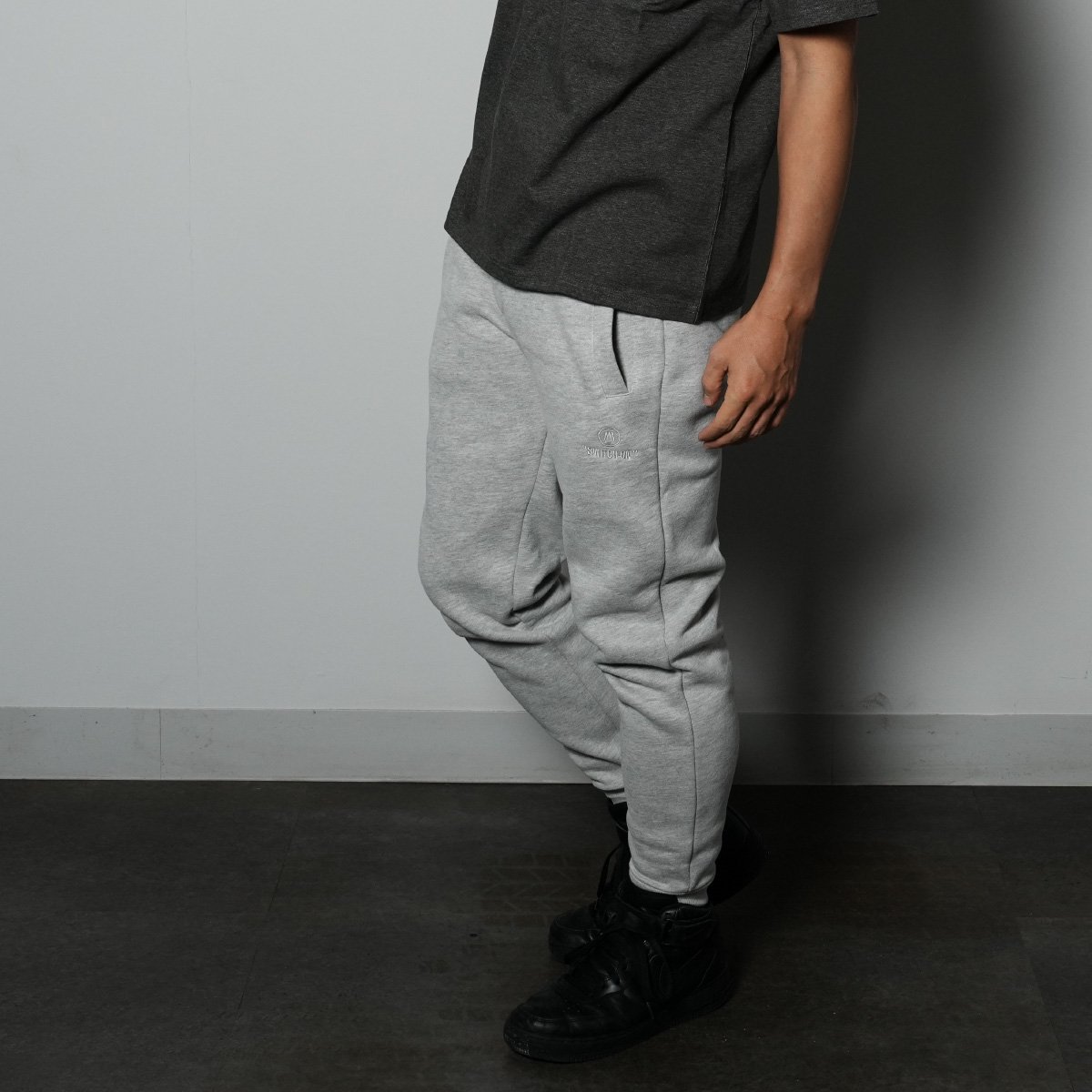 <img class='new_mark_img1' src='https://img.shop-pro.jp/img/new/icons47.gif' style='border:none;display:inline;margin:0px;padding:0px;width:auto;' />3A Slimfit Sweat Pants