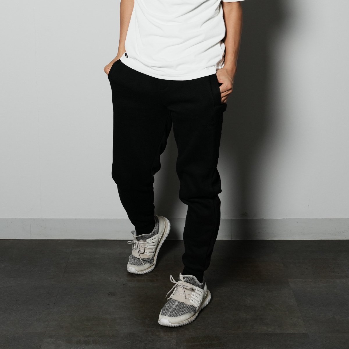 <img class='new_mark_img1' src='https://img.shop-pro.jp/img/new/icons47.gif' style='border:none;display:inline;margin:0px;padding:0px;width:auto;' />3A Slimfit Sweat Pants