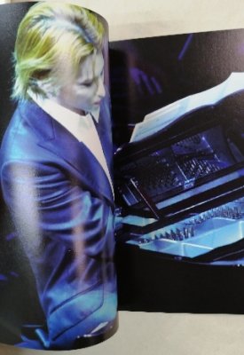 YOSHIKI DVD 「YOSHIKI Symphonic concert featuring VIOLET UK」 - ロックオンキング