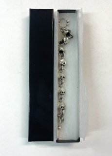 hide × NECROMANCE スカル・シルバーブレスレット 7連の骸骨、一番上の骸骨にシリアルナンバー「0096 hide」刻印 箱付き