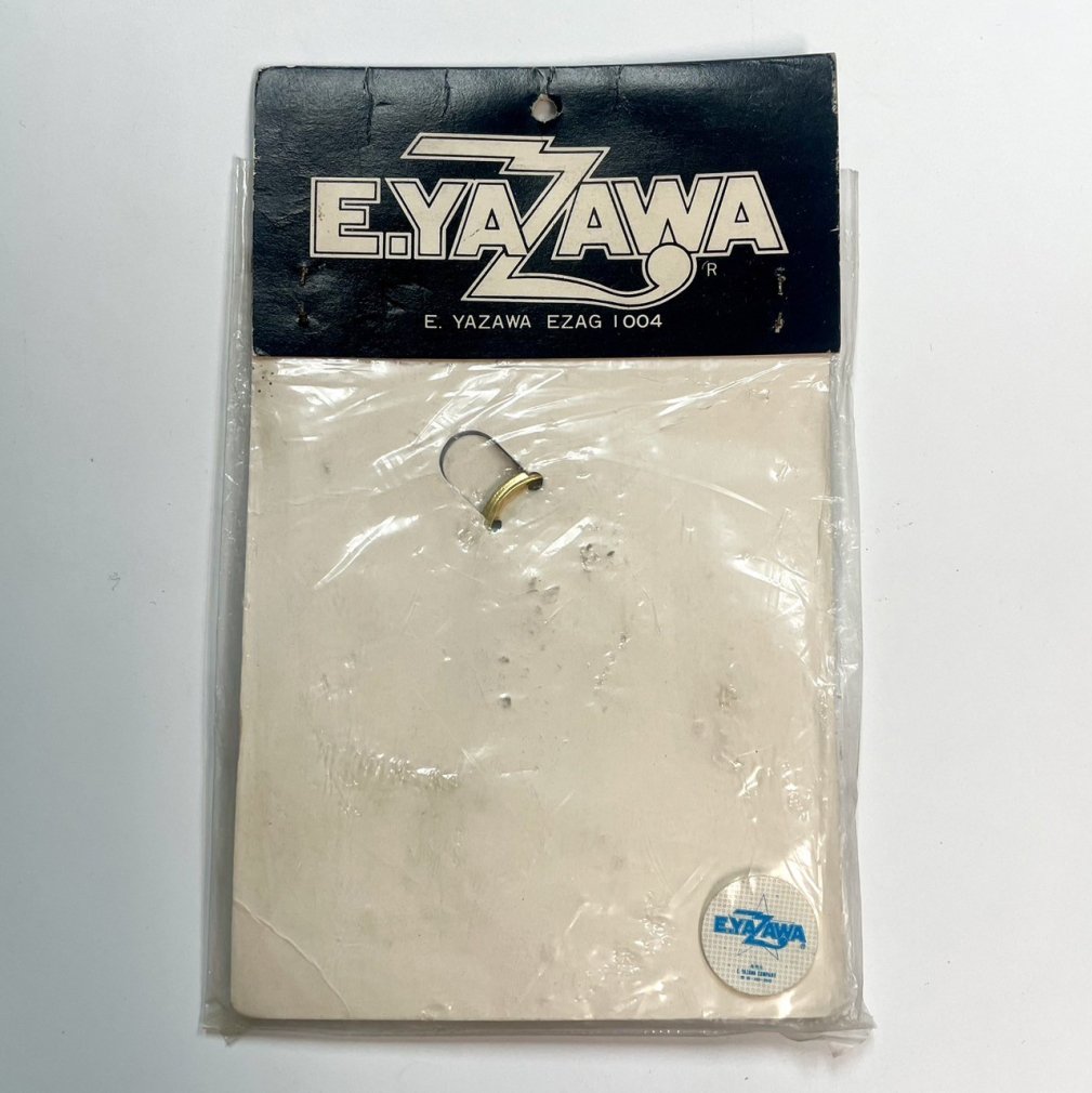 矢沢永吉 カンパニー・キーホルダー 白・金 EZAG 100 E.YAZAWA COMPANY 未使用 - ロックオンキング