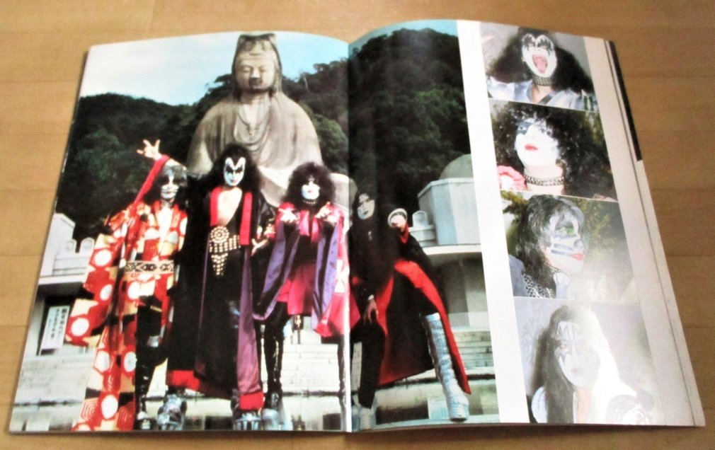 キッス 写真集 KISS 大百科事典 ビックサイズ・カラー・ポスター付き オリジナル版 1977/5月号 ミュージック・ライフ増刊号 -  ロックオンキング