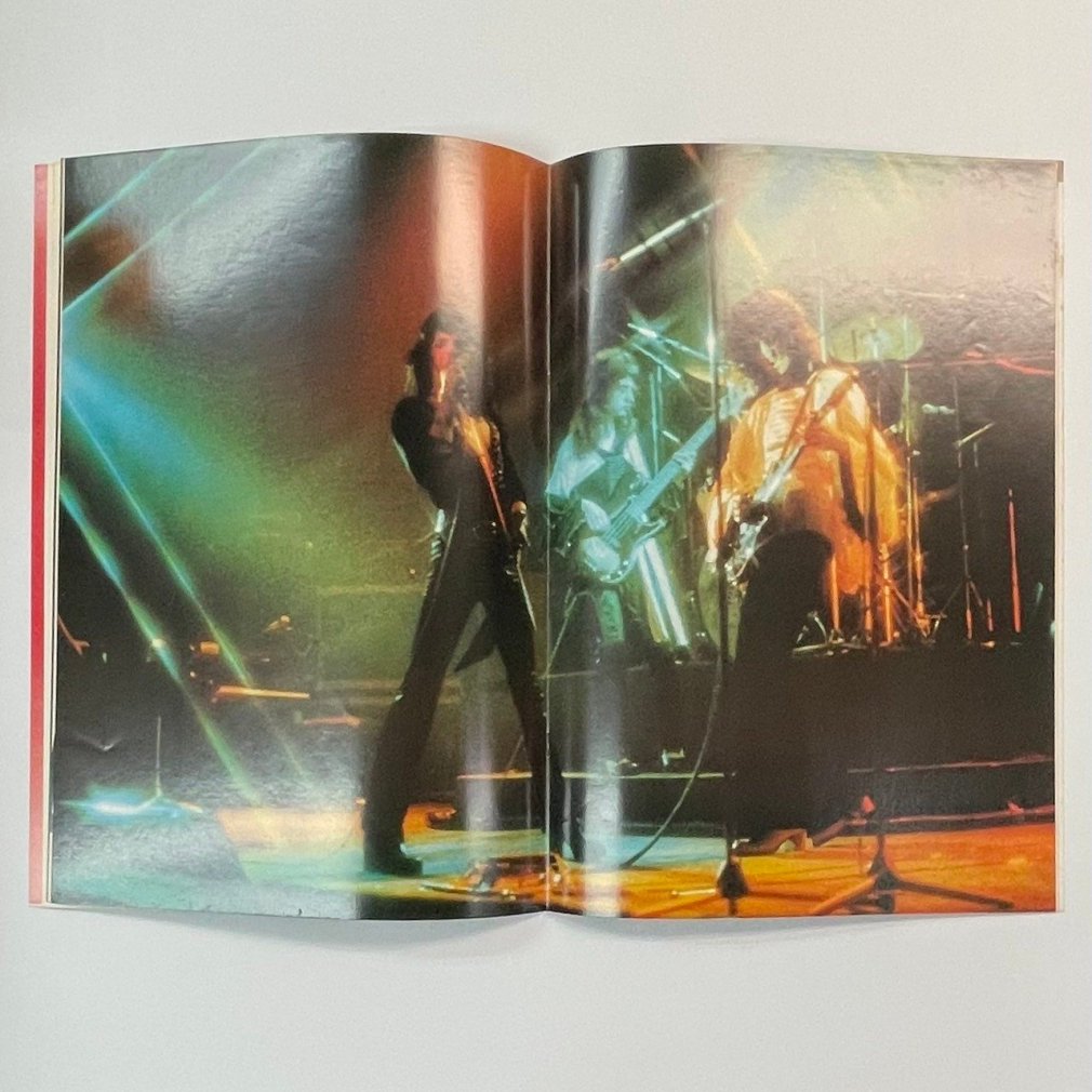 QUEEN 1975年初来日ツアー・パンフレット メンバーの初々しい写真インタビュー、プリント・サイン、手書きのアンケート紹介など - ロックオンキング