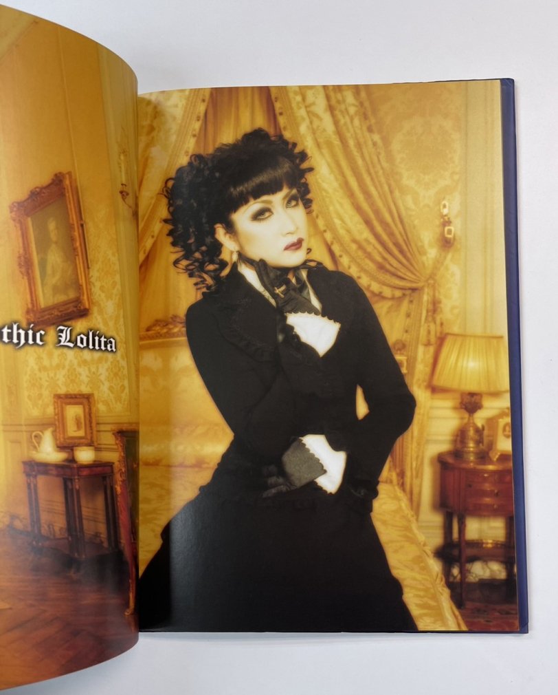 Mana Moi dix Mois 写真集 Magnifique Moi meme Moitie フランス壮麗なる廃墟修道院教会 美しく幻想的な写真集  MALICE MIZER - ロックオンキング