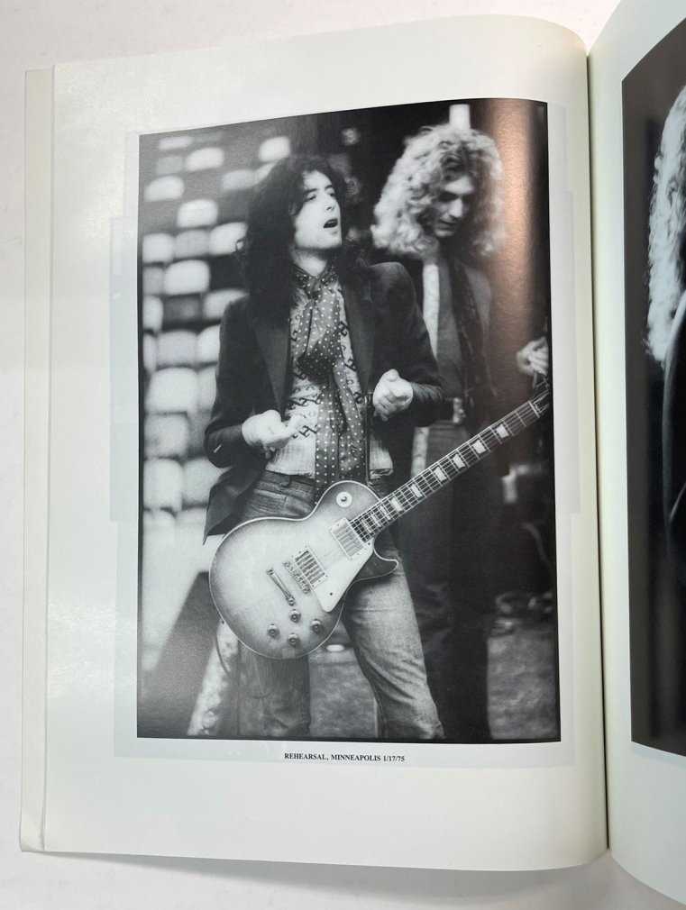 レッド・ツェッペリン　写真集　LED ZEPPELIN PORTRAITS　1970年代のステージ写真、オフショットのポートレイト集　1986年　洋書  - ロックオンキング