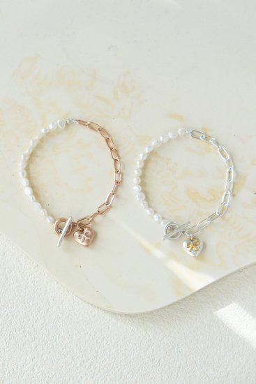 emiru x momota / Heart ribbon bracelet ( pearl )