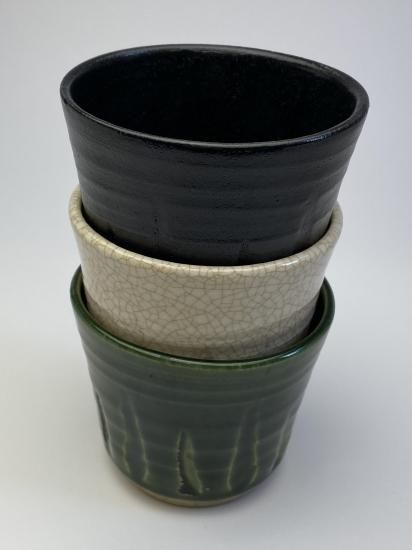 SUN 焼締め黒釉掛け分け小鉢(そば猪口五点組)と桃丸鉢 黒織部蕎麦猪口（ソギ） - 織部・黄瀬戸のある生活を。瀬戸の