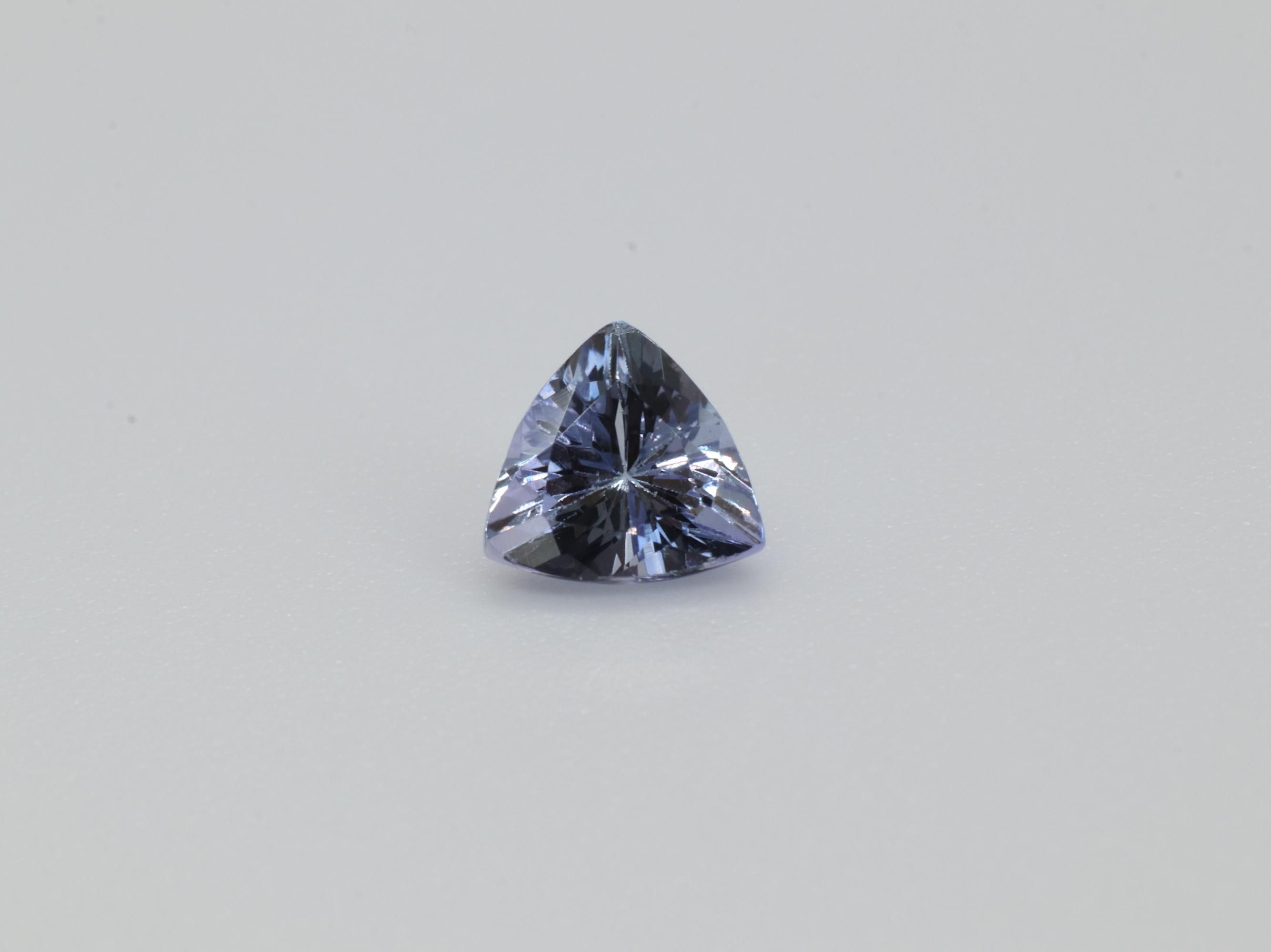 505625 ގ َ TR 0.82ct