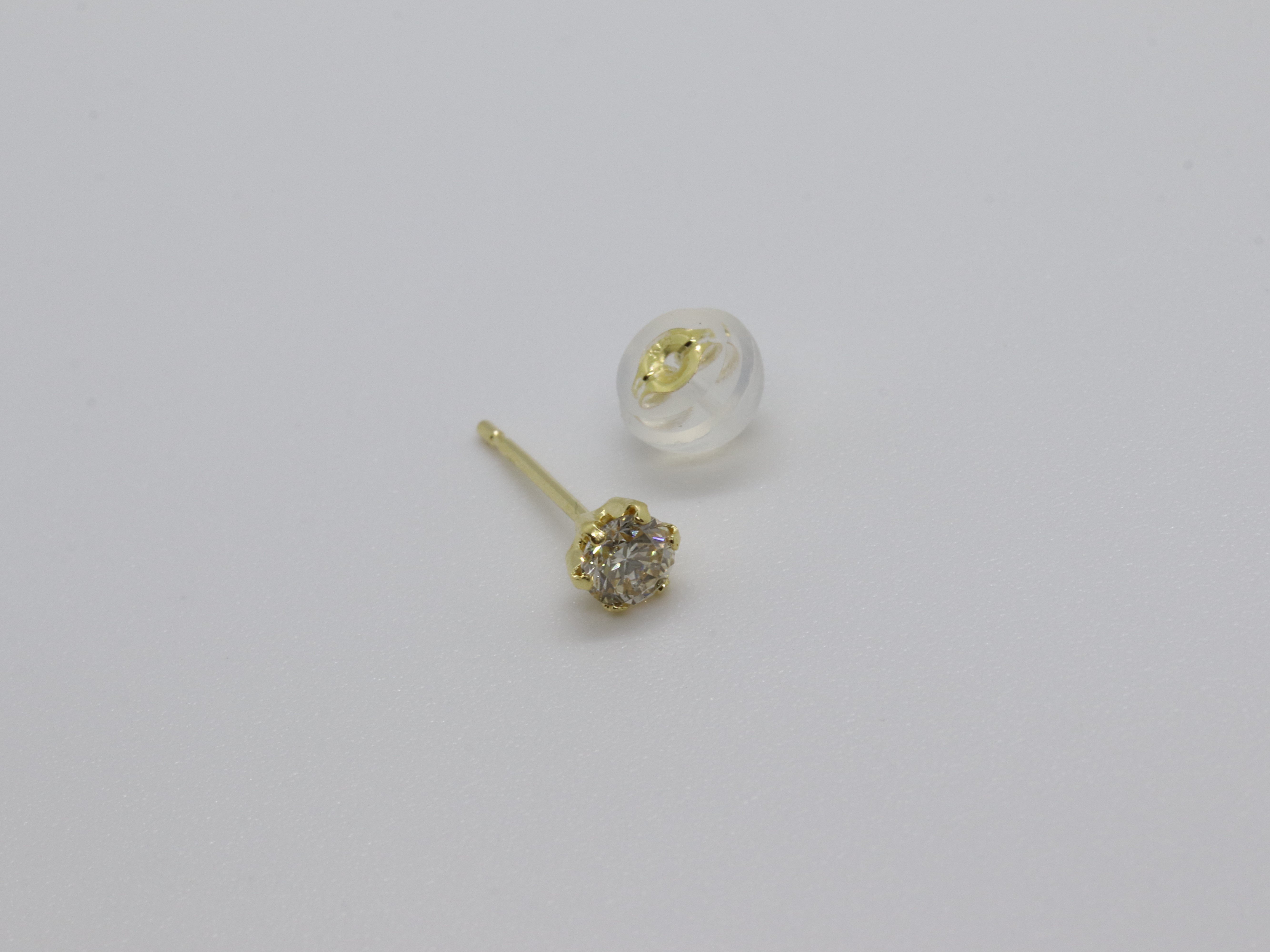 現品限り】4419 K18YG ﾀﾞｲﾔｽﾀｯﾄﾞﾋﾟｱｽ 片耳用 0.15ct - カピルのお店