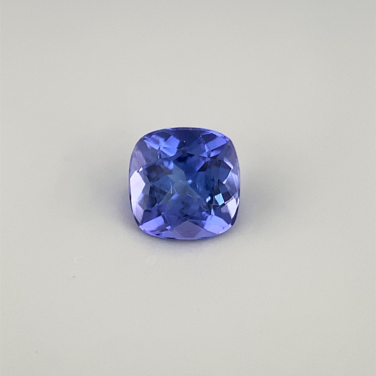 タンザナイト 0.99ct-