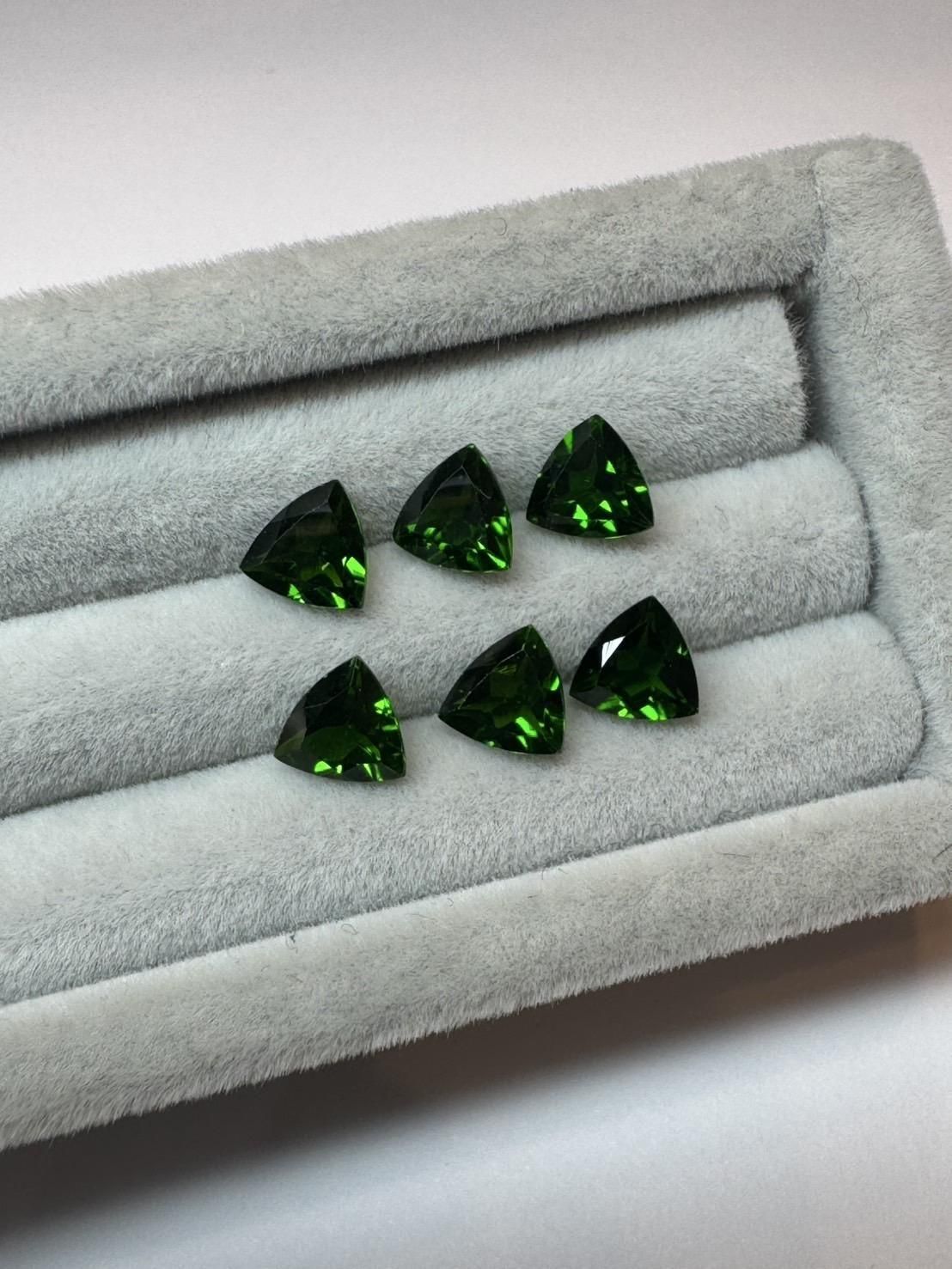【ロシア/シベリア産】クロムダイオプサイト 天然ダイオプサイト(Chrome Diopside) クロムダイオプサイト