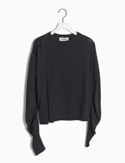 <img class='new_mark_img1' src='https://img.shop-pro.jp/img/new/icons8.gif' style='border:none;display:inline;margin:0px;padding:0px;width:auto;' />DENARI Smooth Viscose Detail Sleeve Sweater
