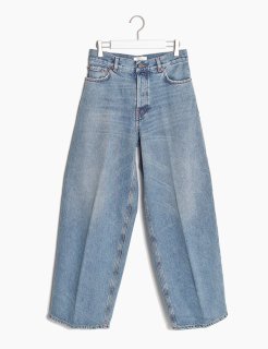 <img class='new_mark_img1' src='https://img.shop-pro.jp/img/new/icons8.gif' style='border:none;display:inline;margin:0px;padding:0px;width:auto;' />BENTHANY Wide Leg Jeans-Asian fit