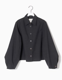 <img class='new_mark_img1' src='https://img.shop-pro.jp/img/new/icons8.gif' style='border:none;display:inline;margin:0px;padding:0px;width:auto;' />MULDER Powder Cotton Curved Sleeve Cropped Shirt