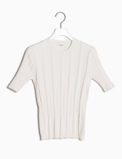 <img class='new_mark_img1' src='https://img.shop-pro.jp/img/new/icons8.gif' style='border:none;display:inline;margin:0px;padding:0px;width:auto;' />Suvin Half Sleeve Knit T-shirt