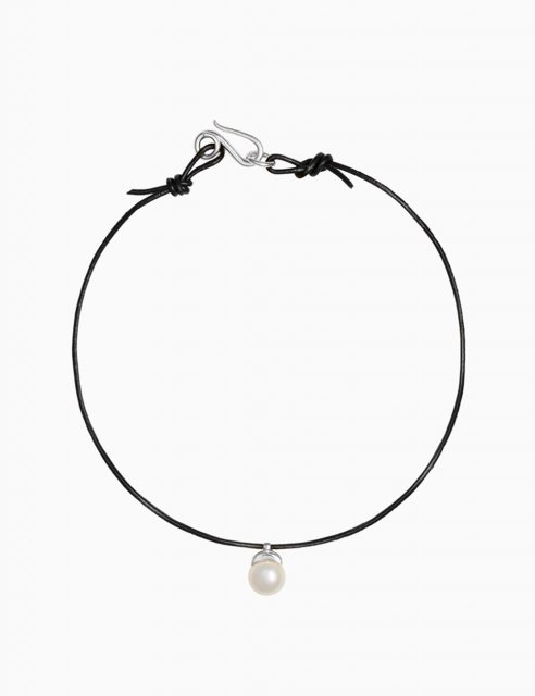 <img class='new_mark_img1' src='https://img.shop-pro.jp/img/new/icons8.gif' style='border:none;display:inline;margin:0px;padding:0px;width:auto;' />Leather Pearl Choker