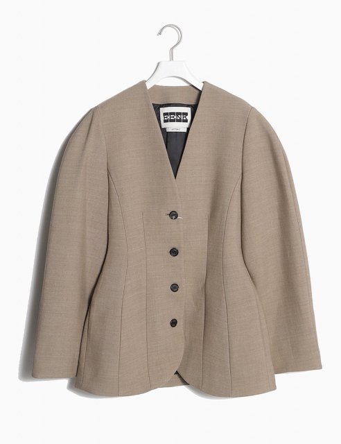 <img class='new_mark_img1' src='https://img.shop-pro.jp/img/new/icons8.gif' style='border:none;display:inline;margin:0px;padding:0px;width:auto;' />ZERO Oversized Shoulder Hourglass Jacket 