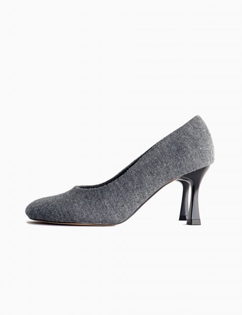 <img class='new_mark_img1' src='https://img.shop-pro.jp/img/new/icons8.gif' style='border:none;display:inline;margin:0px;padding:0px;width:auto;' />Round Toe Wool Pumps