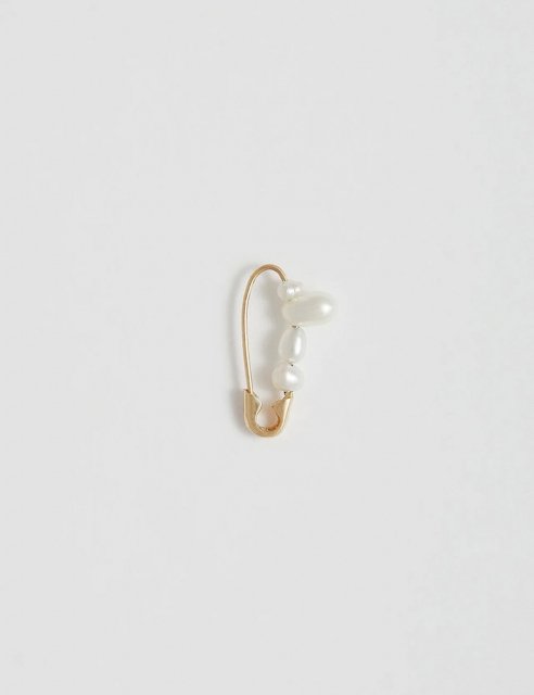 <img class='new_mark_img1' src='https://img.shop-pro.jp/img/new/icons8.gif' style='border:none;display:inline;margin:0px;padding:0px;width:auto;' />Mini Mixed Pearl Safety Pin Earring