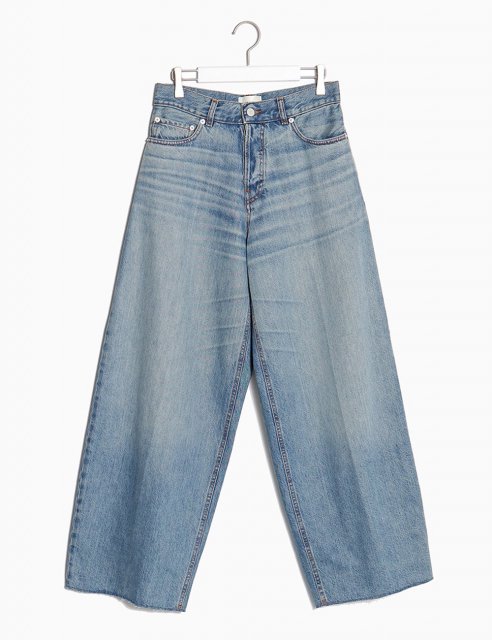 <img class='new_mark_img1' src='https://img.shop-pro.jp/img/new/icons8.gif' style='border:none;display:inline;margin:0px;padding:0px;width:auto;' />BETHANY Wide Leg Jeans-Asian fit