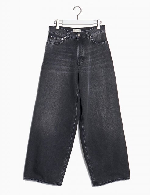 <img class='new_mark_img1' src='https://img.shop-pro.jp/img/new/icons8.gif' style='border:none;display:inline;margin:0px;padding:0px;width:auto;' />BETHANY Wide Leg Jeans-Asian fit