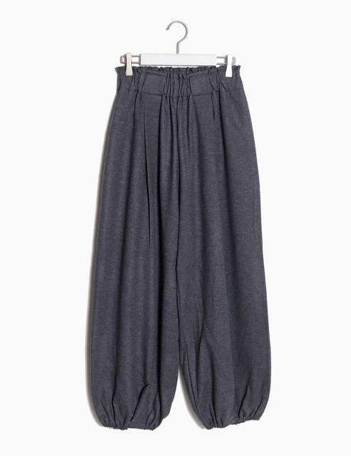 <img class='new_mark_img1' src='https://img.shop-pro.jp/img/new/icons8.gif' style='border:none;display:inline;margin:0px;padding:0px;width:auto;' />Wool Balloon Trousers