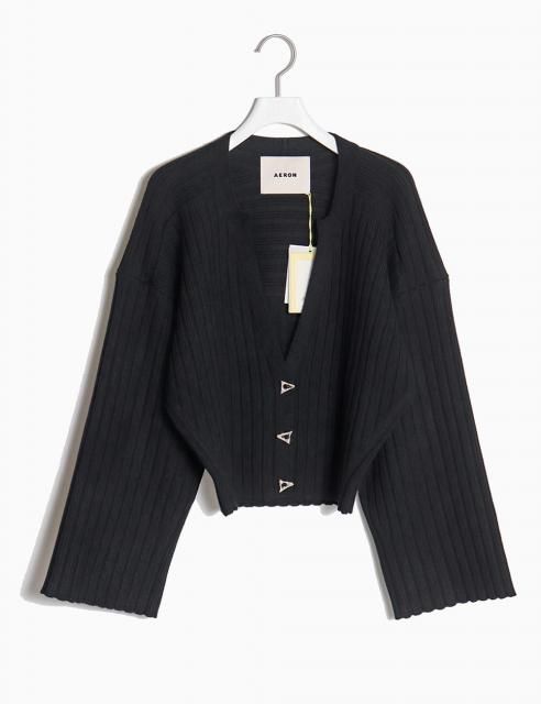 <img class='new_mark_img1' src='https://img.shop-pro.jp/img/new/icons8.gif' style='border:none;display:inline;margin:0px;padding:0px;width:auto;' />MARROW Cropped Cardigan