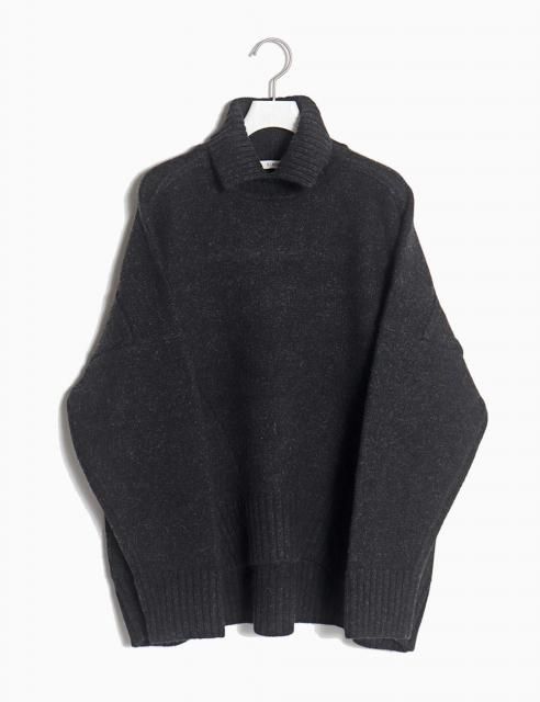 <img class='new_mark_img1' src='https://img.shop-pro.jp/img/new/icons8.gif' style='border:none;display:inline;margin:0px;padding:0px;width:auto;' />Oversized Hi-Neck Knit