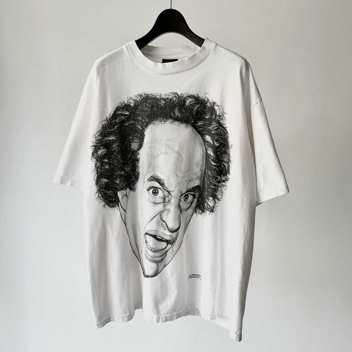 THE THREE STOOGES "LARRY" PRINT S/S T-SHIRT(Changes/DOT PATTERN)