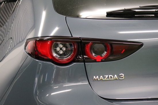 MAZDA3 テールバックフィルム - 長野県松本市のカーセキュリティ専門店