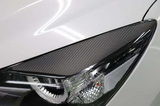 MAZDA2 ヘッドライト上シート - 長野県松本市のカーセキュリティ