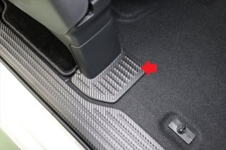 ステップワゴンRP6　フロントシートレールパネル傷防止シート　運転席側