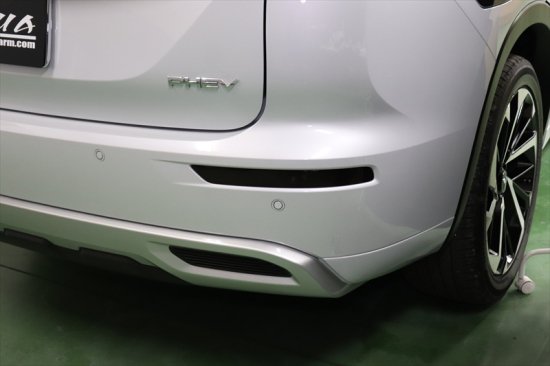 アウトランダーPHEV リアバンパーリフレクターレンズフィルム - 長野県松本市のカーセキュリティ専門店 AQUA ／オンラインショップ