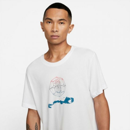 NIKE/ナイキ バスケットボール トップス [dm2463-100 KIDFロゴS/STシャツ] カイリーアービング_Tシャツ/2021FW -  クマガヤスポーツ　Webショップ　バスケットボールアイテムが充実！埼玉県熊谷市の総合スポーツショップ『クマスポ』