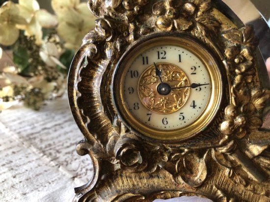 フランス/真鍮製ロカイユ装飾の鏡スタンド英国ゼンマイ式時計/ 横195x