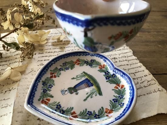 フランス/カンペール(QUIMPER)ハートの形のカップ＆ソーサー/管理番号