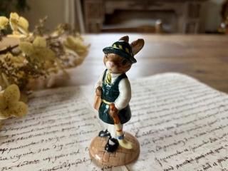 英国イングランド/ロイヤルドルトン(ROYAL DOULTON)バニキンズシリーズ「SCHOOLDAYS BUNNYKINS」/管理番号F919/4
