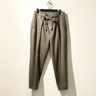 <img class='new_mark_img1' src='https://img.shop-pro.jp/img/new/icons25.gif' style='border:none;display:inline;margin:0px;padding:0px;width:auto;' />RAINMAKER 21AW COMPRESSD WOOL EASY TROUSERS 