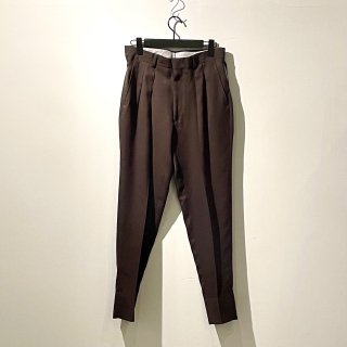 <img class='new_mark_img1' src='https://img.shop-pro.jp/img/new/icons25.gif' style='border:none;display:inline;margin:0px;padding:0px;width:auto;' />RAINMAKER 21AW 2-PLEATED TROUSERS  GRAYSH BROWN