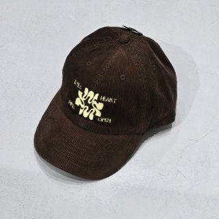 <img class='new_mark_img1' src='https://img.shop-pro.jp/img/new/icons63.gif' style='border:none;display:inline;margin:0px;padding:0px;width:auto;' />MAISON ALTERNATIVE 24AW Embroidery Cap