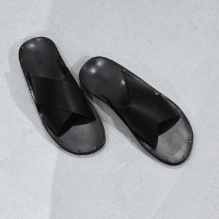 <img class='new_mark_img1' src='https://img.shop-pro.jp/img/new/icons43.gif' style='border:none;display:inline;margin:0px;padding:0px;width:auto;' />YOKO SAKAMOTO 25SS LEATHER FOOTBED SANDALS / BLACK /27.5cm