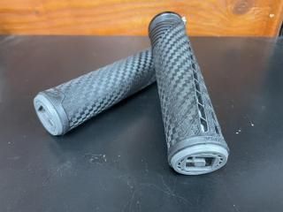ODI LONGNECK ST BMX GRIP | 高品質バイクグリップ - MTB&BMX