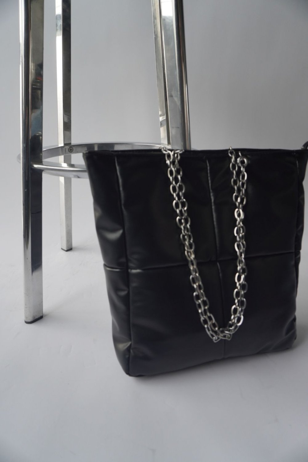 Fake leather chain tote bag 