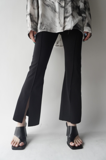<img class='new_mark_img1' src='https://img.shop-pro.jp/img/new/icons20.gif' style='border:none;display:inline;margin:0px;padding:0px;width:auto;' />Center slit flare leggings pants