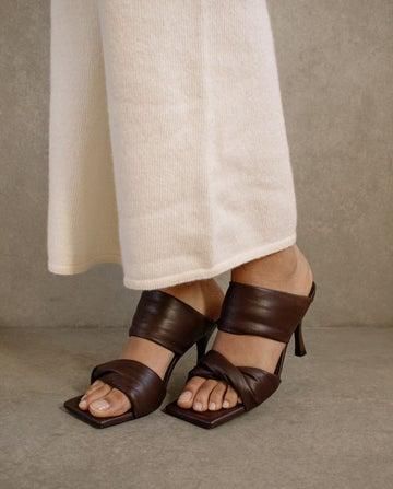 ALOHAS ブラック サンダル スクエアトゥ trim_fce_item67d6355dace87.jpg