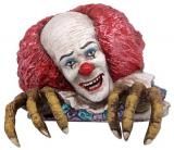 Hiding PennywiseIT PENNYWISE COLLECTION 1990