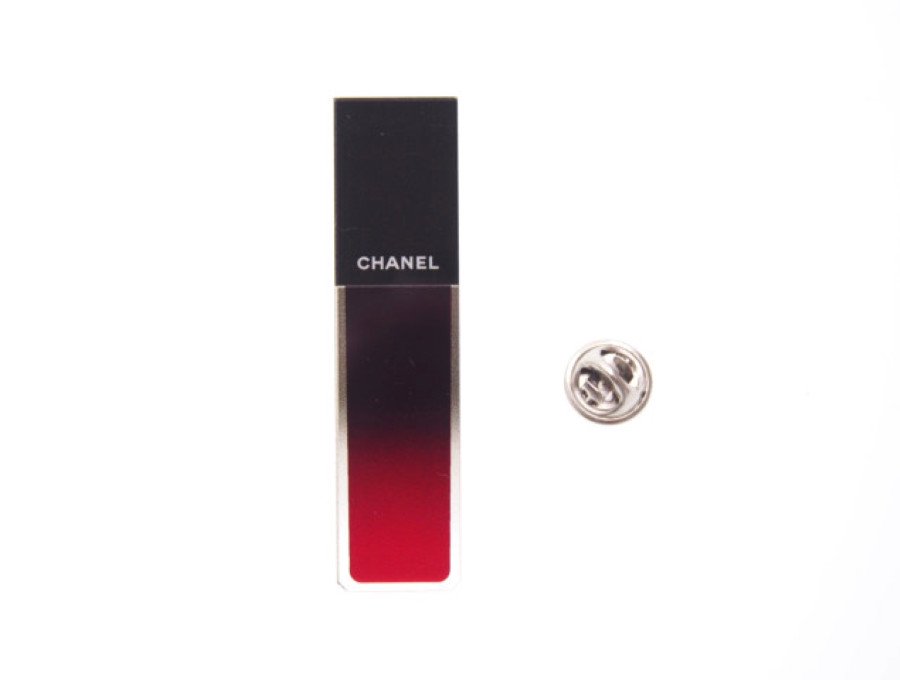 【New 新品】シャネル CHANEL ノベルティ ピンバッジ 2020ホリデー ROUGE ALLURE LAQUE グロスデザイン MAKEUP  アクリル - ブランドジャックリスト