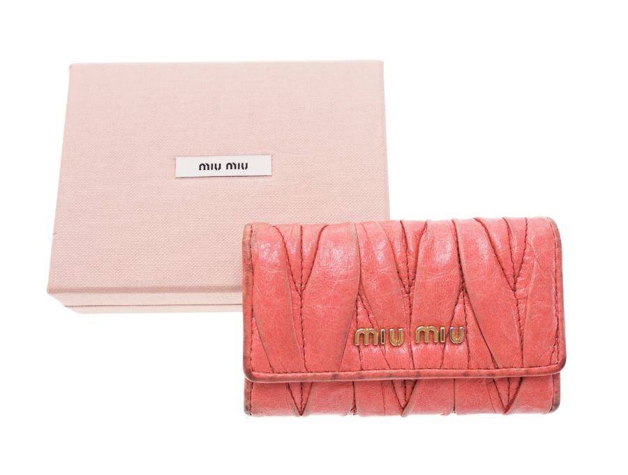 Used 中古up】ミュウミュウ MIU MIU キーケース 6連 キーフック マテラッセレザー matelasse 本革 ピンク 箱付き miu  miu - ブランドジャックリスト