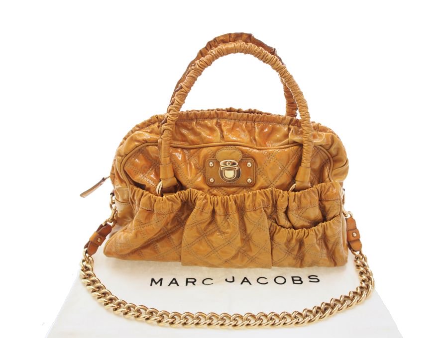 【Used 中古up】マーク ジェイコブス MARC JACOBS ハンドバッグ ショルダーバッグ ２WAY エナメル パテントレザー  山吹色×ゴールド ショルダーチェーン付属 SS07 197 - ブランドジャックリスト